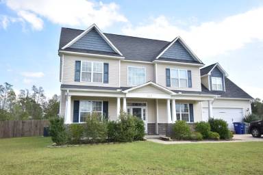Main picture of 211 Red Oak Ct