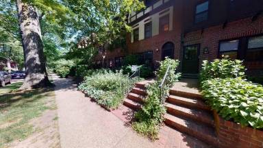 Main picture of 282 Burns St