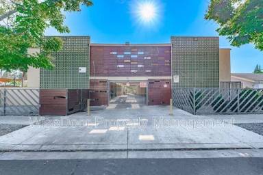 Main picture of 30 W 49th St