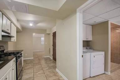 Main picture of 2417 Laburnum Ave