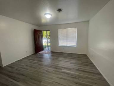 Main picture of 300 3rd St