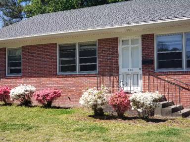 Main picture of 520 N Fairview Rd