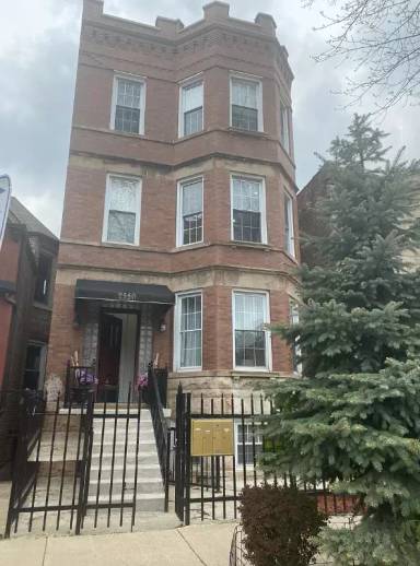 Main picture of 2550 W Iowa St