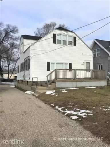 Main picture of 549 32nd St SE