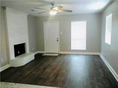 Main picture of 916 Ridgewood Dr