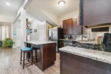 Main picture of 5412 S Wood St