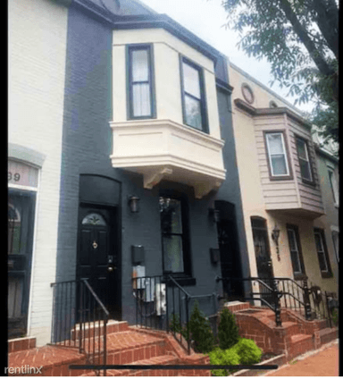 Main picture of 137 Bates St NW