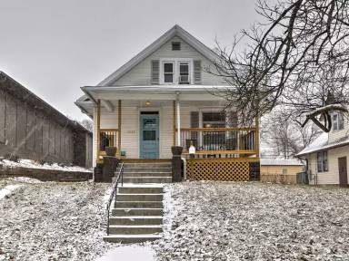 Main picture of 2325 S 35th St
