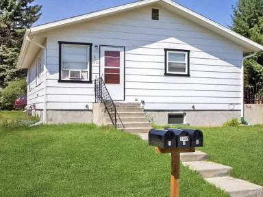 Main picture of 2400 Columbia Ave