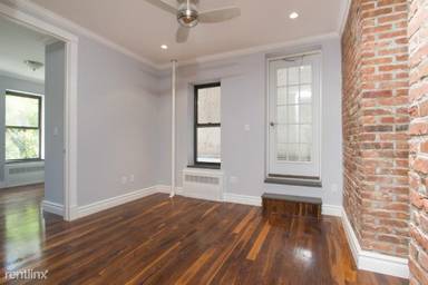 Main picture of 221 E 11th St