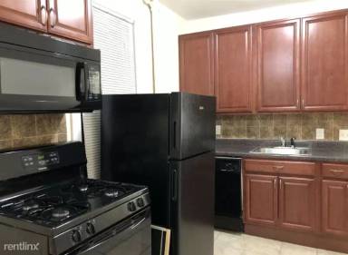 Main picture of 324 Randolph Ave