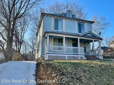 Main picture of 210 N Monroe Ave