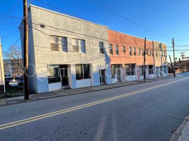 Main picture of 821A Burke St