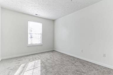 Main picture of 2405 Forest Edge Ct