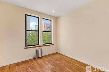 Main picture of 619 E 5th St