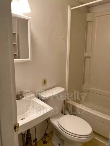 Main picture of 221 Woodford St