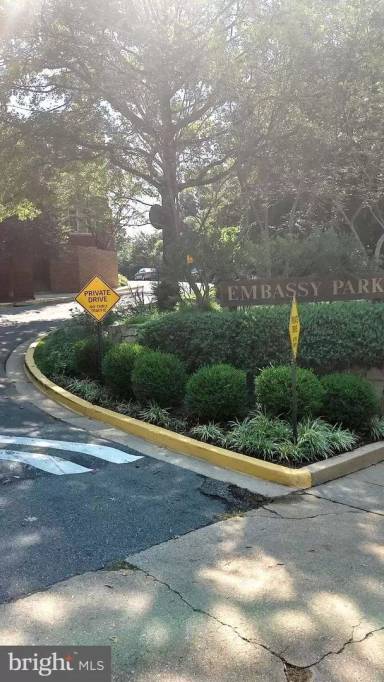 Main picture of 4236 Embassy Park Dr NW