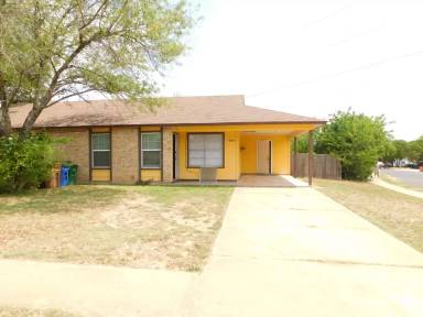 Main picture of 900 Sahara Ave