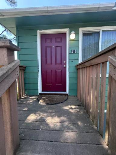 Main picture of 208 W 2nd St