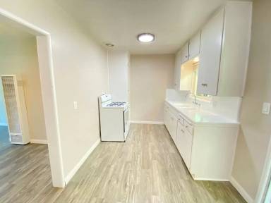 Main picture of 1529 W Palmyra Ave