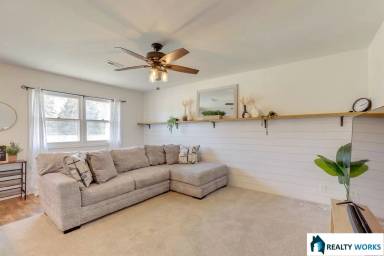 Main picture of 5206 Melrose Ave