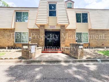 Main picture of 410 W Franklin St