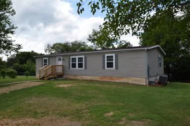 Main picture of 125 Radio Dr