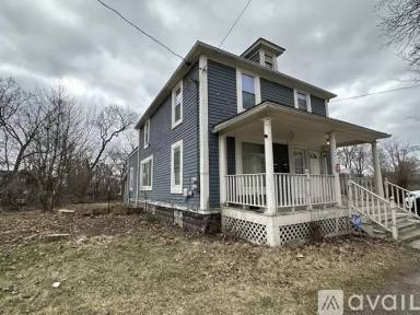 Main picture of 132 E Howard St