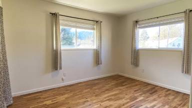 Main picture of 305 SE Sunset Rd