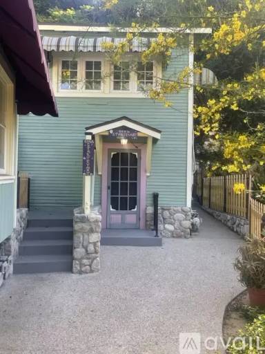 Main picture of 533 Sturtevant Dr