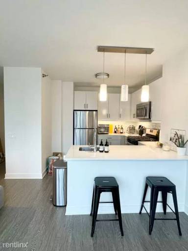 Main picture of 1001 South State