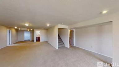 Main picture of 735 Struthers Loop