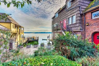 Main picture of 2012 43rd Ave E