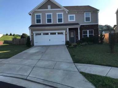 Main picture of 2005 Leeds Ln