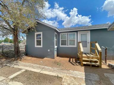 Main picture of 319 N Houston St