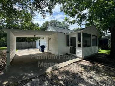 Main picture of 102 Benson St