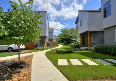 Main picture of 330 Clay St