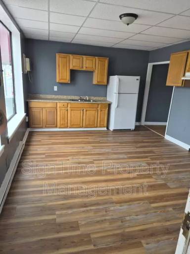 Main picture of 66 W Church St