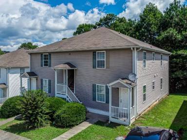 Main picture of 40 Hanna Dr