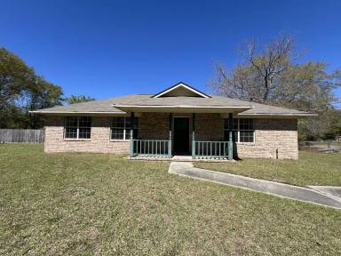 Main picture of 61 Henry Ln