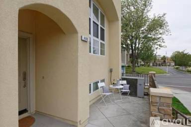 Main picture of 400 Toyama Dr