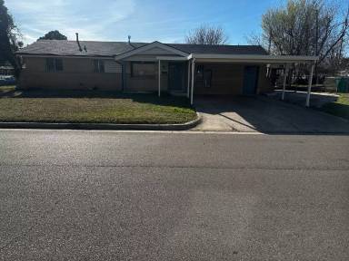 Main picture of 2701 SW 65th St