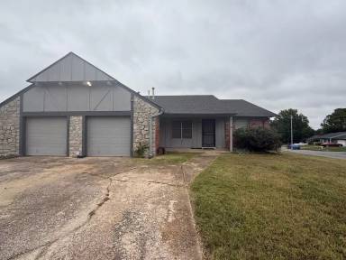 Main picture of 6637 E 72nd Pl