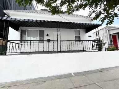 Main picture of 323 N Westlake Ave