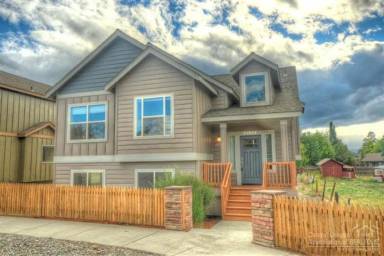 Main picture of 61835 SE 27th St