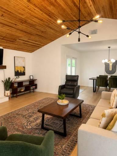 Main picture of 1705 Cricket Hollow Dr