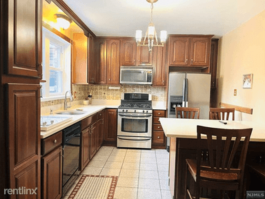 Main picture of 300 Day Ave