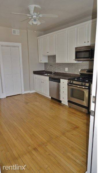 Main picture of 1922 W Irving Park Rd