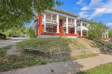 Main picture of 3224-3226 E 8th St. - 2E