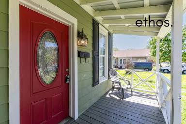 Main picture of 2152 N Prospect Ave